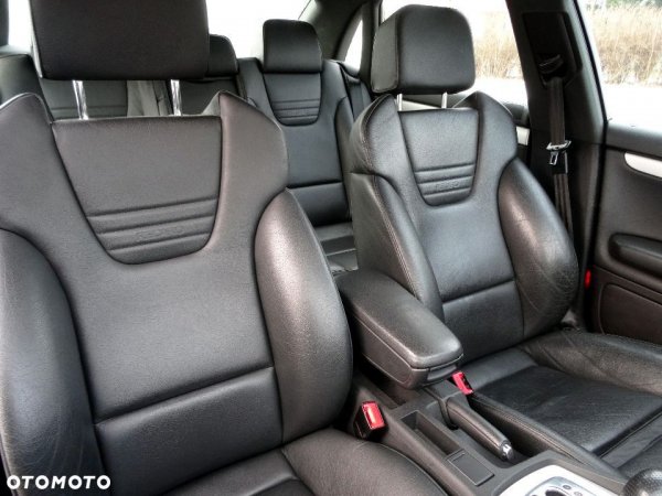 Audi A4 B6 3.0 V6 Działdowo 010.jpg