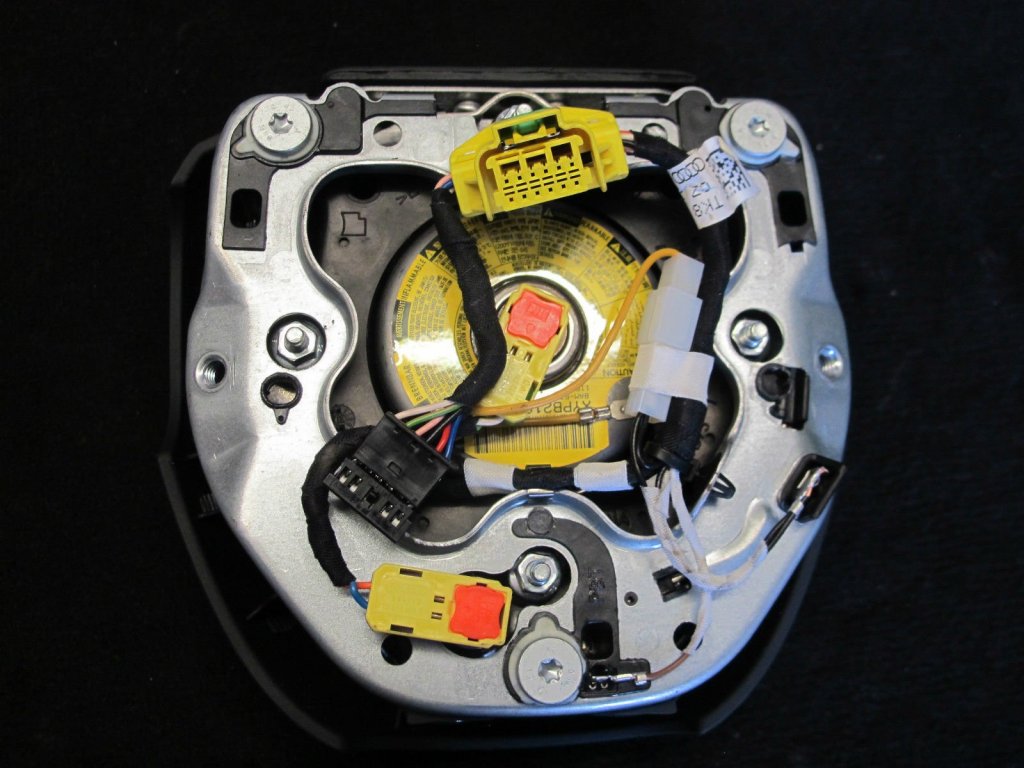 Audi-A5-Coupe-Audi-Q5-3-Spoke-Steering-_57.jpg