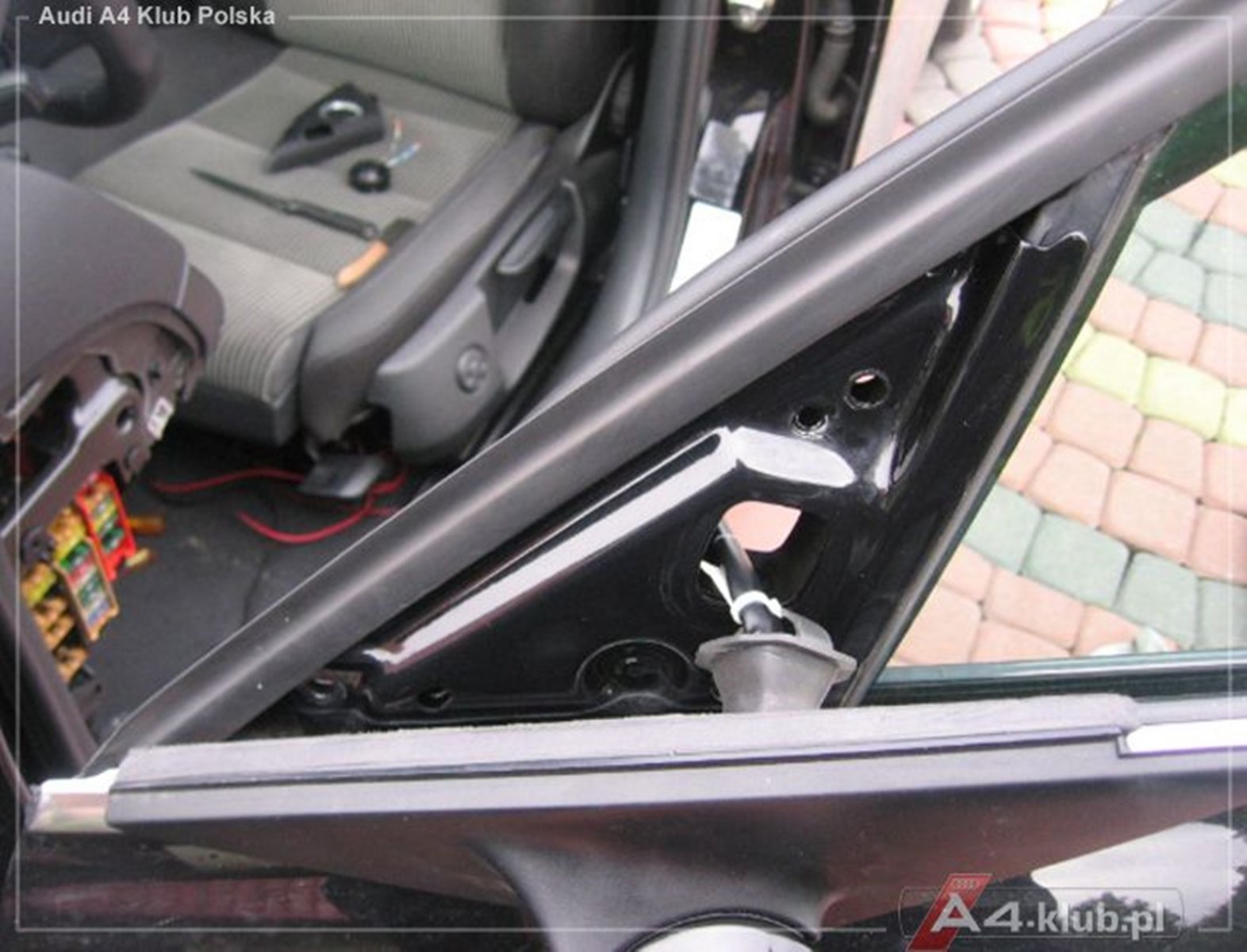Demontaż i montaż grzanego lusterka zewnętrznego Audi A4