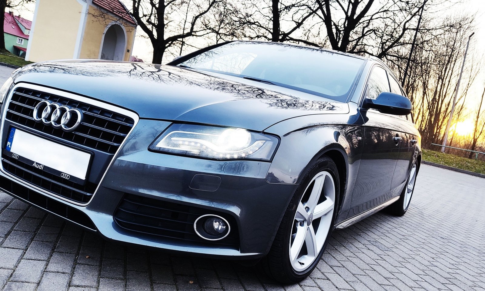 AUDI.jpg