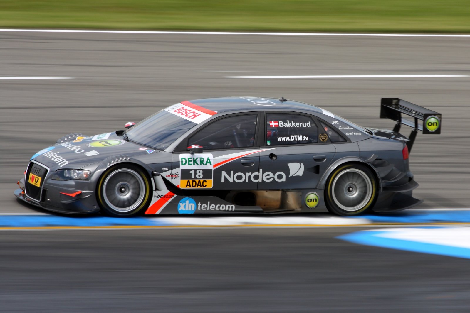 DTM_Audi_A4 race.jpg