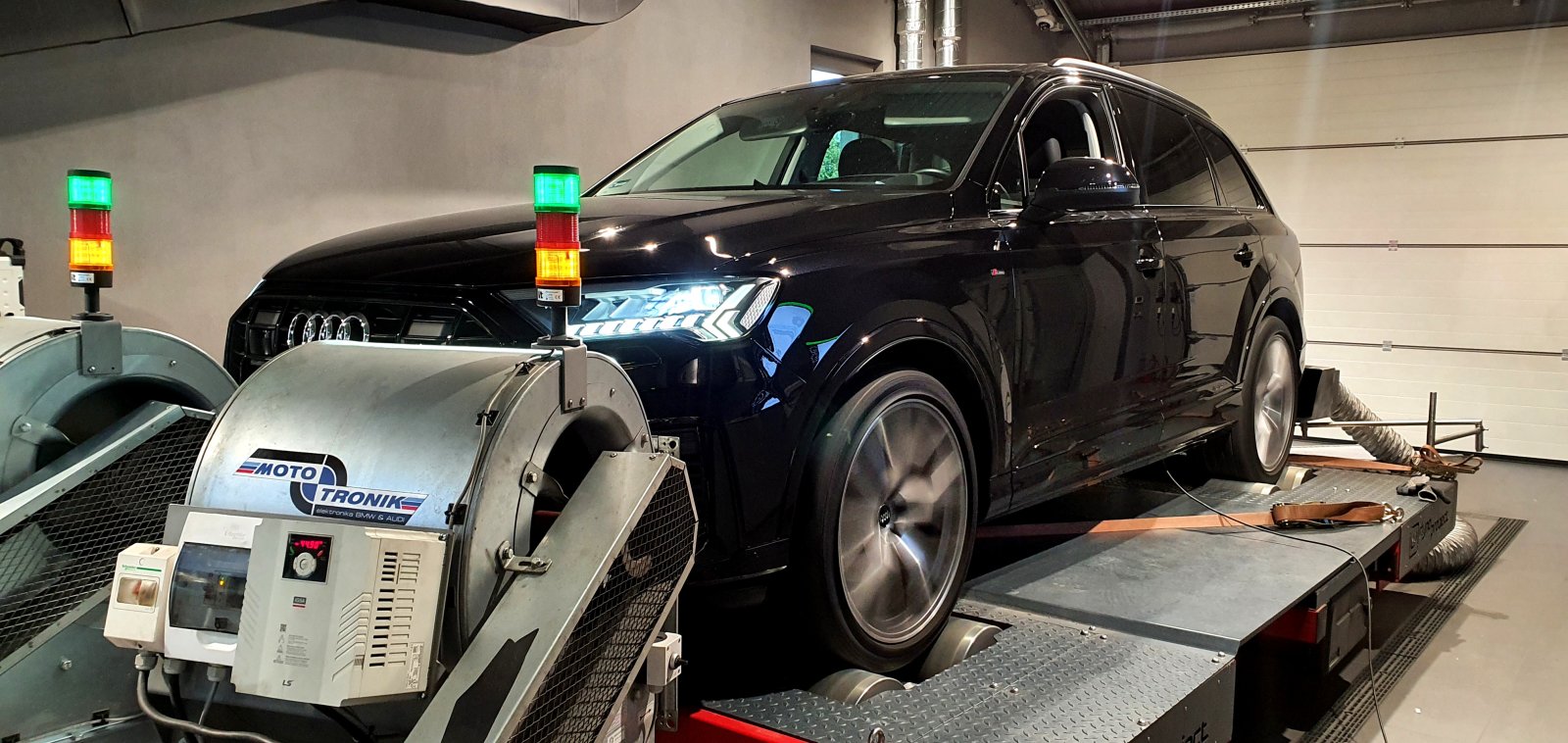 AUDI Q7 4M DHXC 45 TDI 231KM MOTOTRONIK TARNÓW HAMOWNIA 4X4 (4).jpg