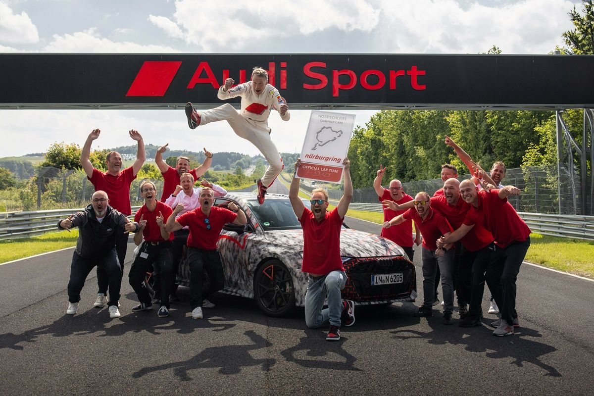 Sukces kierowcy wyścigowego i rozwojowego Franka Stipplera oraz całego zespołu Audi Sport: rekord okrążenia nowego, przedprodukcyjnego modelu RS3