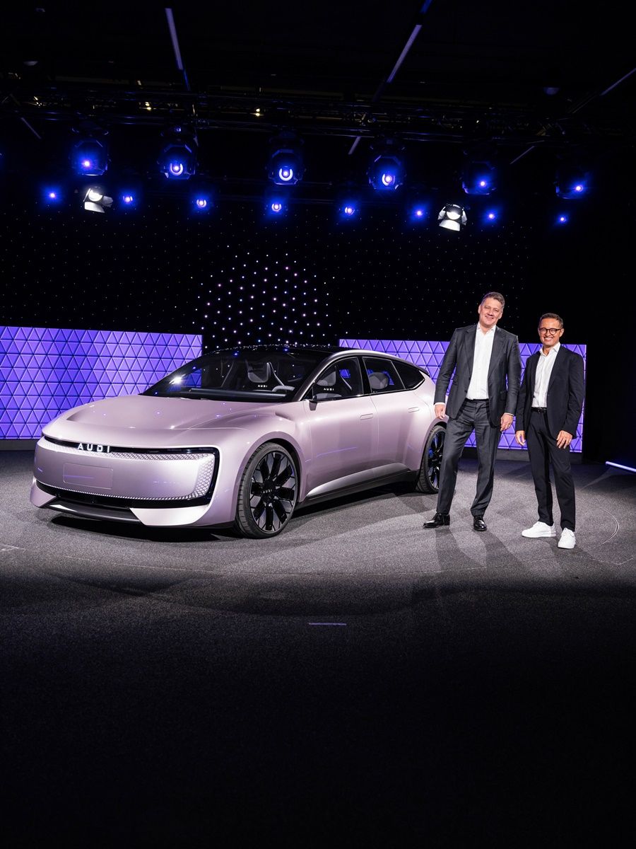 Audi E Concept - Gernot Döllner, prezes zarządu AUDI AG (po lewej) i Fermín Soneira, dyrektor generalny Audi i SAIC Cooperation Project