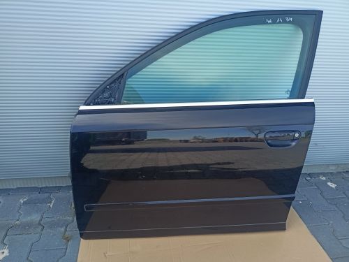 Więcej informacji o „Drzwi lewe przednie A4B7 Avant S-line LZ9X”