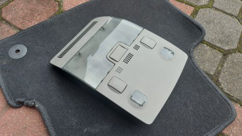 Więcej informacji o „Lampka Podsufitki pod lusterko fotochrom a4 b6”