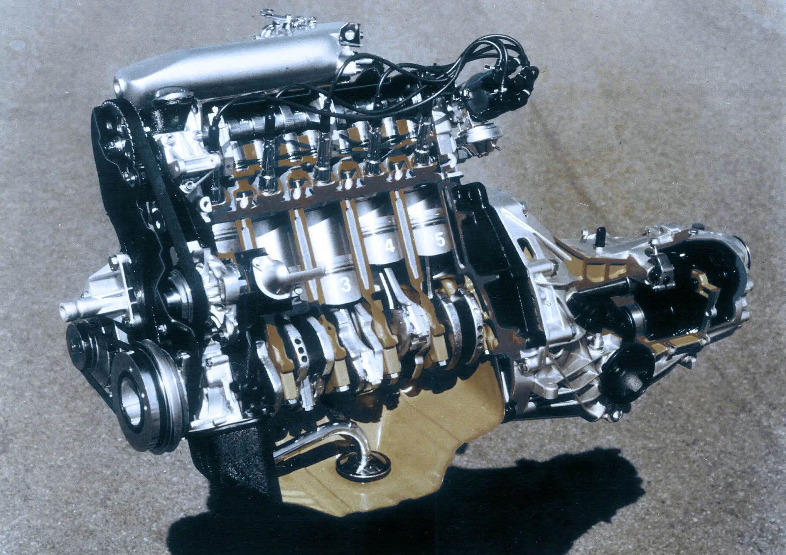 1976 Światowa premiera pierwszego pięciocylindrowego silnika benzynowego Audi.webp