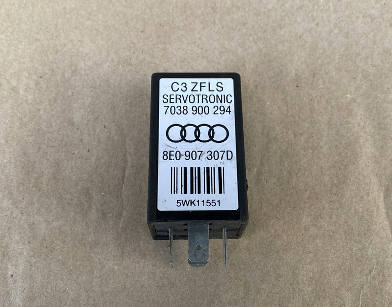 Przekaźnik servotronic 640 Audi A4 B7 8E0907307D.png